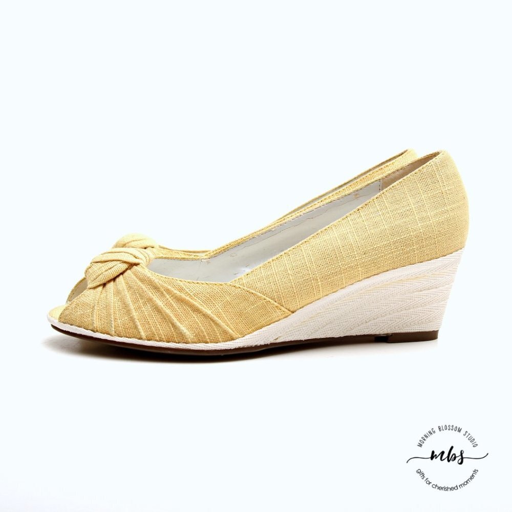 NWT Etienne Aigner Textile Diplomat Wedges‎ Yellow - Picture 4 of 15